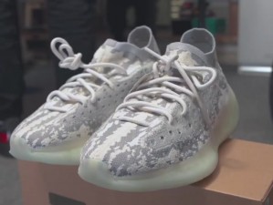 yeezy380 蜜桃粉和白色怎么选？探索不同配色的特点和适用场景