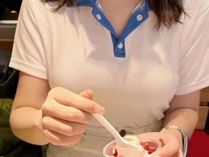 夏季短袖看见女同学乳突qq,在夏季短袖下，目睹女同学乳突的 qq 时刻